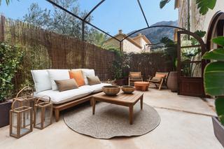 Masia a Deià. Acogedora casa de pueblo con vistas a la montaña en venta en dey