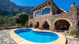 Masia a Puigpunyent. Pintoresca finca con vistas panorámicas en venta en puigpunyent,