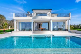 Xalet a Son Gual. Exclusiva villa recién construida con vistas impresionantes en s
