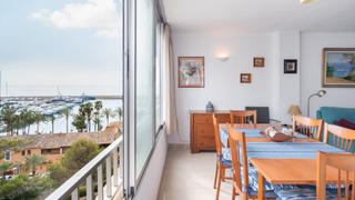 Appartement in Portals Nous. Apartamento en primera línea con vistas al mar y al puerto en pu