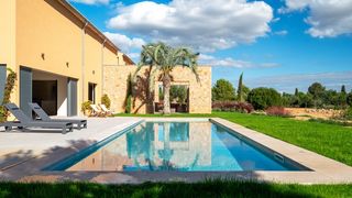 Chalet à Santa María del Camí. Lujosa villa de obra nueva con preciosas vistas cerca de santa m