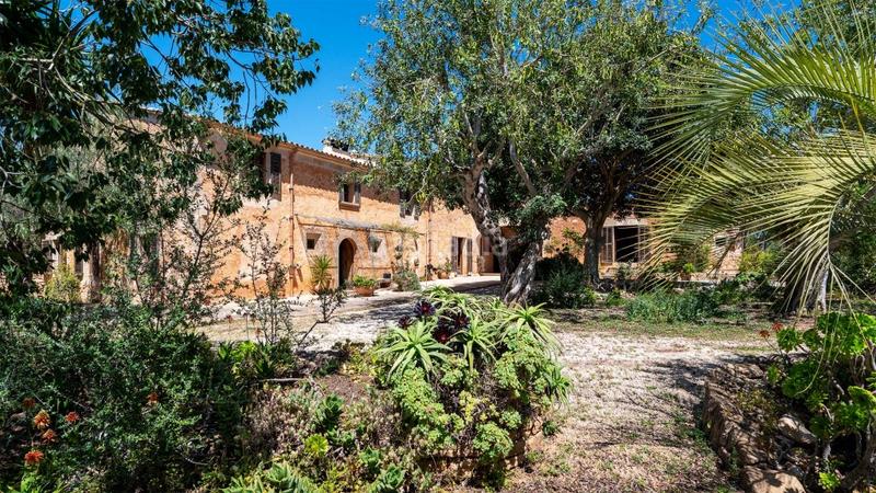 Foto a765d5c1-e997-45b1-9e71-1f49b28ca9a4. Masía histórica finca con una gran piscina cerca de santanyi en Santanyí