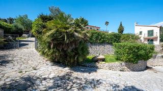 Xalet a Puigpunyent. Solar con casa y con vistas hasta el mar en galilea