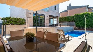 Chalet in Ciudad Jardín. Moderna villa en venta al lado de la playa de ciudad jardín, pal