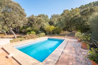Mas à Puigpunyent. Finca con privacidad y vistas a la montaña en venta en puigpunye