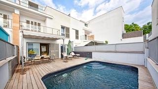 Casa aparellada a Zona Los Colegios. Bonito adosado con piscina en venta en son moix, palma de mallor
