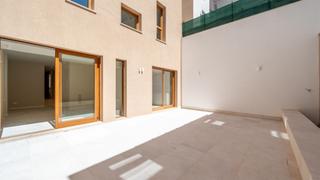 Planta baja en Foners. Moderno apartamento en venta a 200 m de la playa en palma, mallo