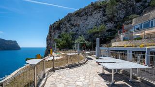 Local Comercial en Port D´Andratx. Magnifico local con vistas al mar en venta en la mola, puerto an