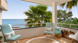 Apartament a Cas Català-Illetes. Piso en primera línea con acceso y vistas al mar en venta en ill