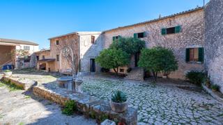Masia a Binissalem. Encantadora finca con enorme  terreno en venta cerca de binissal
