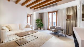 Àtic a La Llotja-Born. Excepcional ático con azotea en venta en el casco antiguo de pal