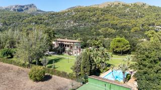 Bauernhof in Pollença Poble. Preciosa finca rústica con 2 casas, pista de tenis y bosque en p