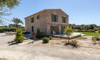 Masia a Alaró. Finca rústica con vistas a la serra de tramuntana entre santa ma