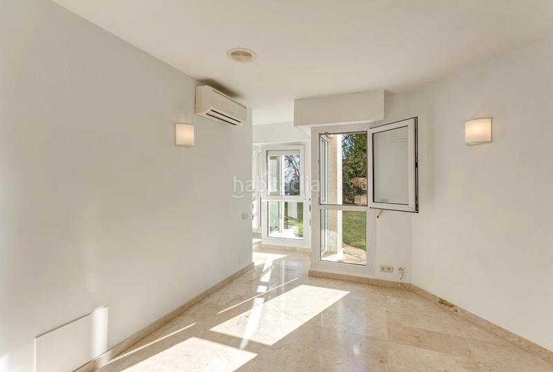 Foto c767bc91-876a-406e-add0-84905ed99a9a. Alquiler apartamento fantástico apartamento con jardín y acceso directo al mar en cas català en Calvià