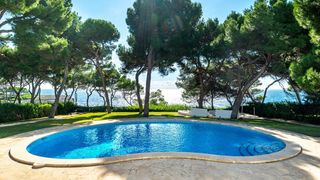 Chalet à Cala d´Or. Magnifica villa en primera línea con acceso al mar en porto petr