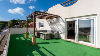 Chalet in Cala Ratjada. Villa con licencia vacacional y vistas al mar en venta en capdep