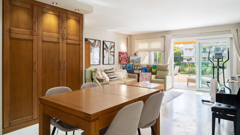 Foto 1b09dbec-388c-4903-adbd-6647c13f951f. Apartamento piso en primera línea en puerto portals en mallorca en Calvià