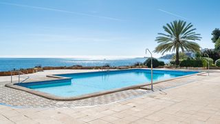 Apartament a Sant Agustí. Apartamento con 3 dormitorios en primera línea del mar en sant a