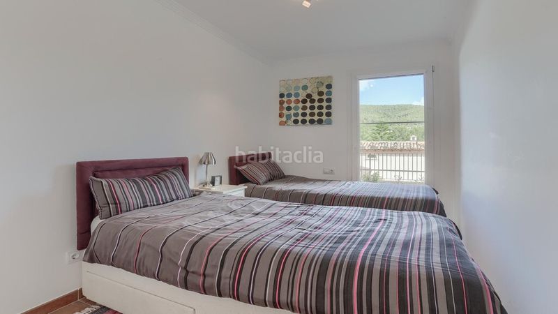 Foto f164db1c-da2b-4ec9-b564-c9a04eed60b1. Xalet amb calefacció piscina a Es Camp de Mar Andratx