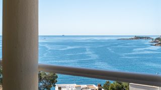 Apartament a Sant Agustí. Moderno apartamento reformado con vistas al mar en san agustín,