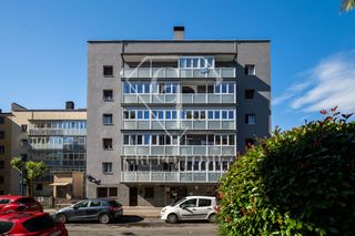 Appartement à Calle mandoegui 2. Espaciosa vivienda familiar con balcón, trastero y ascensor a co