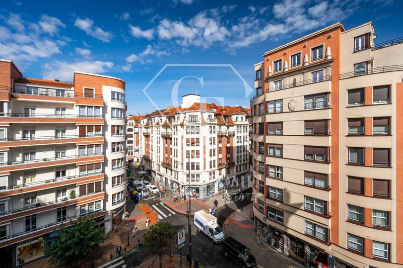 Foto c2eead42-3c28-49d0-802e-9b853a493a45. Pis amb calefacció a Zona Indautxu Bilbao