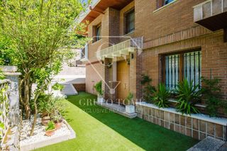 Casa aparellada a Paseo Paseo Tokieder