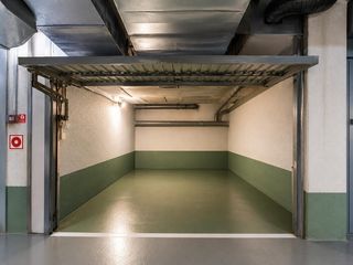 Aparcament cotxe a Calle de zarautz 1. Exclusivo garaje cerrado de 30 m 2 en el antiguo  coche, moto y