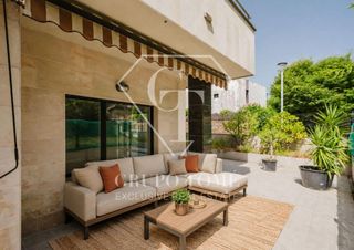 Appartamento  Plaza de iñaki aldabalde. Bajo recién reformado con 195 m2 de terraza en ategorrieta.
