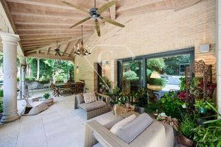Chalet  Avenida vitoria. Espectacular villa en iratxe con 2.150m2 de parcela y piscina cu