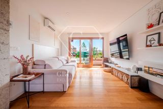 Appartement  Calle de luis pradera. Vivienda reformada con terraza, tres balcones y vestidor en luis