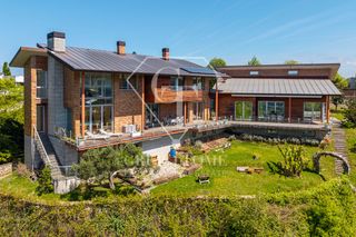 Maison jumelée à Paseo oriamendi 102. Villa bifamiliar en paseo oriamendi  a