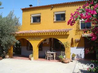 Xalet  Vicente lillo canovas. Chalet independiente en villafranqueza con una vivienda adiciona