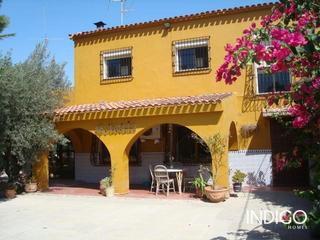Xalet  Vicente lillo canovas. Chalet independiente en villafranqueza con una vivienda adiciona