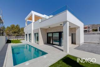 Chalet  Carrer praga. Espectacular chalet independiente en finestrat, luminoso con pis