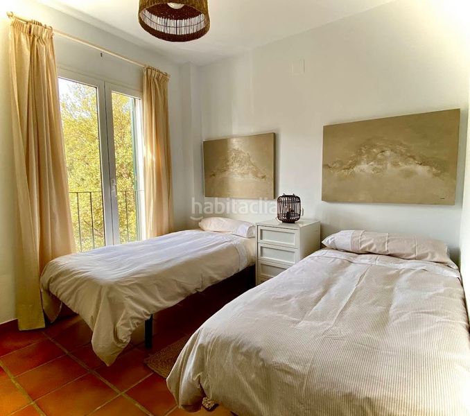 Foto c8878381-1fa0-47af-8df9-d9e358a57f6e. Casa adossada amb xemeneia aparcament a Aracena