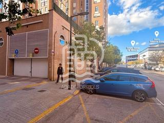 Parking coche en Carrer de santa genoveva torres. Garaje en venta en  valència, valencia