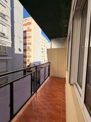Miete Etagenwohnung in Carrer dalmagro. Piso en alquiler en  castelló de la plana, castelló