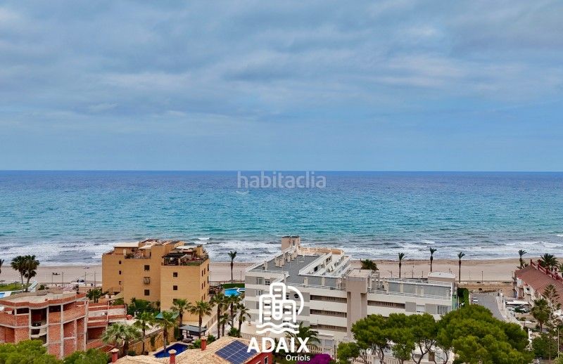Foto 10cf1cc1-4756-4f6c-80ab-2bf67646211a. Casa bifamiliare in carrer de gijon 3 in Playa Muchavista Campello (el)