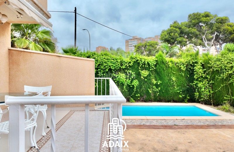 Foto 354d6527-3581-4821-b986-f905dd8f7deb. Casa bifamiliare in carrer de gijon 3 in Playa Muchavista Campello (el)