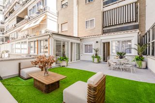 Pis  Calle de francisco silvela. Exclusiva vivienda reformada con dos dormitorios y terraza de 35