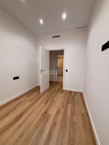 Foto 42ab5285-8184-4eaf-8af7-6010632b7bb8. Pis a Sants-Badal Barcelona
