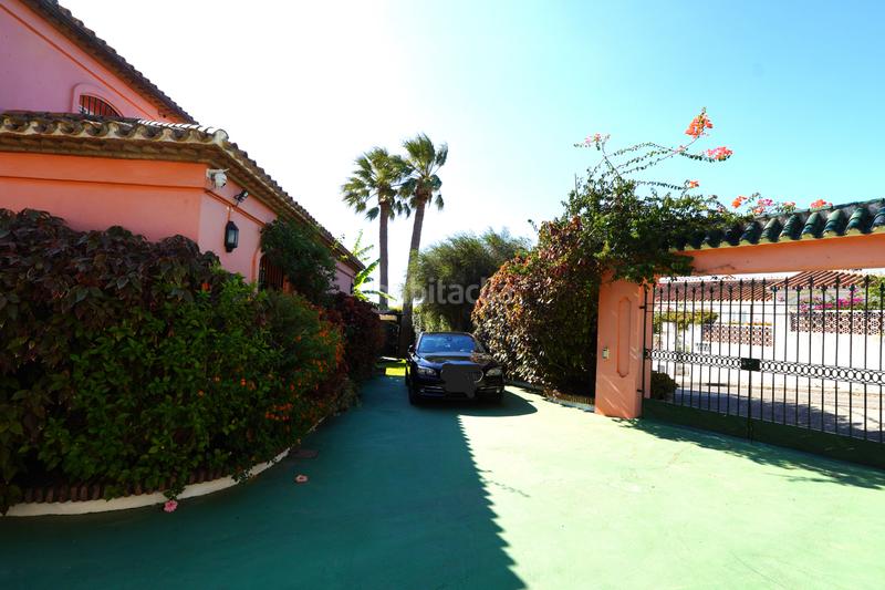 Foto 17dc8a48-0c9e-45f0-917e-5f7676c2971b. Xalet amb xemeneia calefacció aparcament piscina a Sotogrande