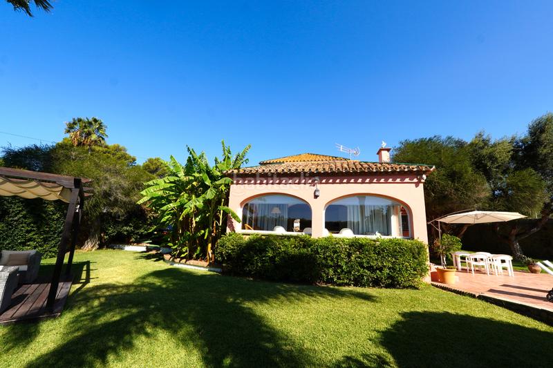 Foto 344f5eaf-1657-40d7-bdeb-73b21021abfd. Xalet amb xemeneia calefacció aparcament piscina a Sotogrande