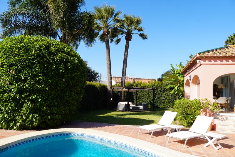 Foto 3c110ad0-40e2-4e8e-ab67-bf191798a6a1. Xalet amb xemeneia calefacció aparcament piscina a Sotogrande