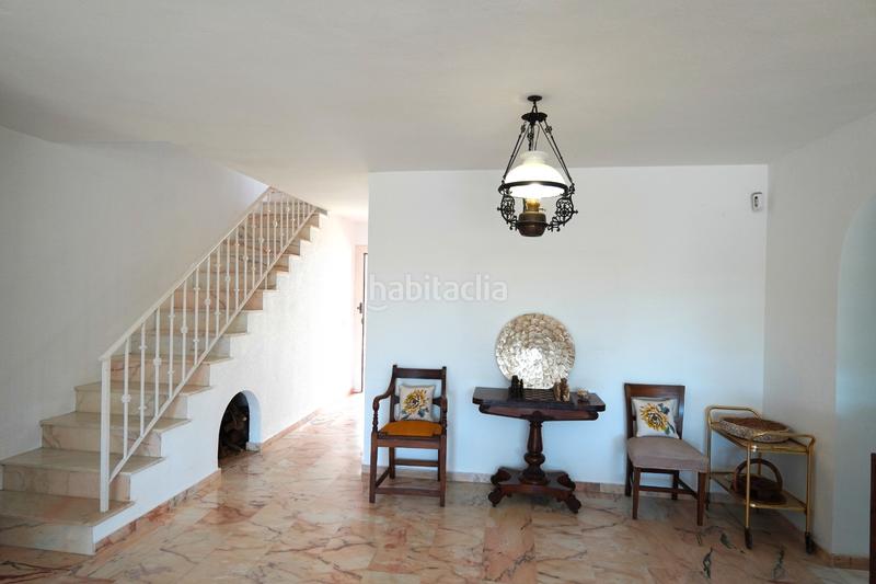 Foto 7bcc6050-3dcc-4a97-aa0b-f1abf38886f5. Xalet amb xemeneia calefacció aparcament piscina a Sotogrande