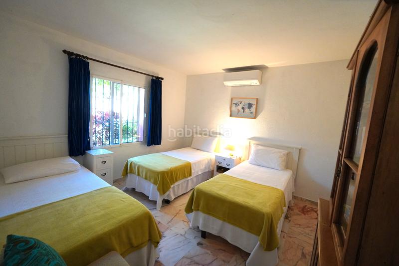 Foto aef8427f-d1eb-45c4-ae43-197ac73e9ab3. Xalet amb xemeneia calefacció aparcament piscina a Sotogrande