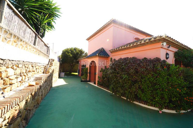 Foto cdf77307-3ecc-4595-aee7-16b674929b06. Xalet amb xemeneia calefacció aparcament piscina a Sotogrande