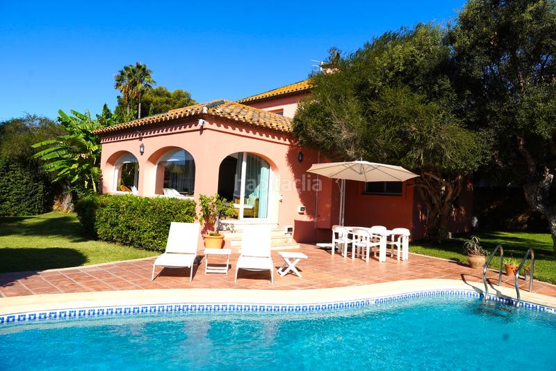 Foto d8b44c9f-983c-4597-9d84-4e0ae78d08f3. Xalet amb xemeneia calefacció aparcament piscina a Sotogrande