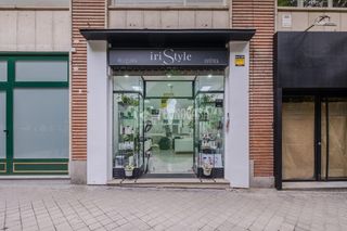 Business premise  Calle del dr. fleming. Local comercial en venta en madrid